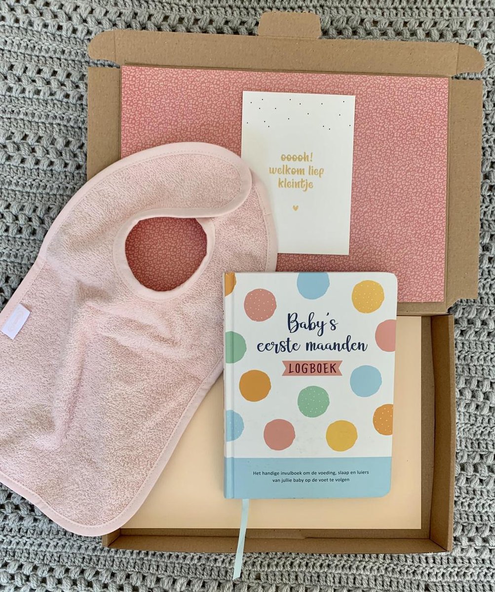 kraammand - baby cadeauset - invulboek - voor mama- baby's eerste maanden logboek - meisje - kraamcadeau - kraamkado - babyshower - gender reveal - babyboekje - cadeauset - newborn - roze slabbetje