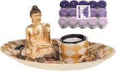 Boeddha beeld voor binnen 27 cm met 30x geurkaarsen lavendel - Buddha beeldje met theelichtjes/waxinelichtjes