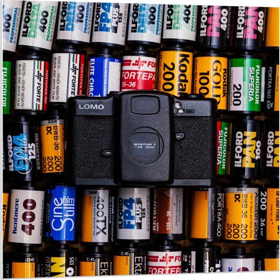 Forex - Lomo Camera liggend op Batterijen - 80x80cm Foto op Forex