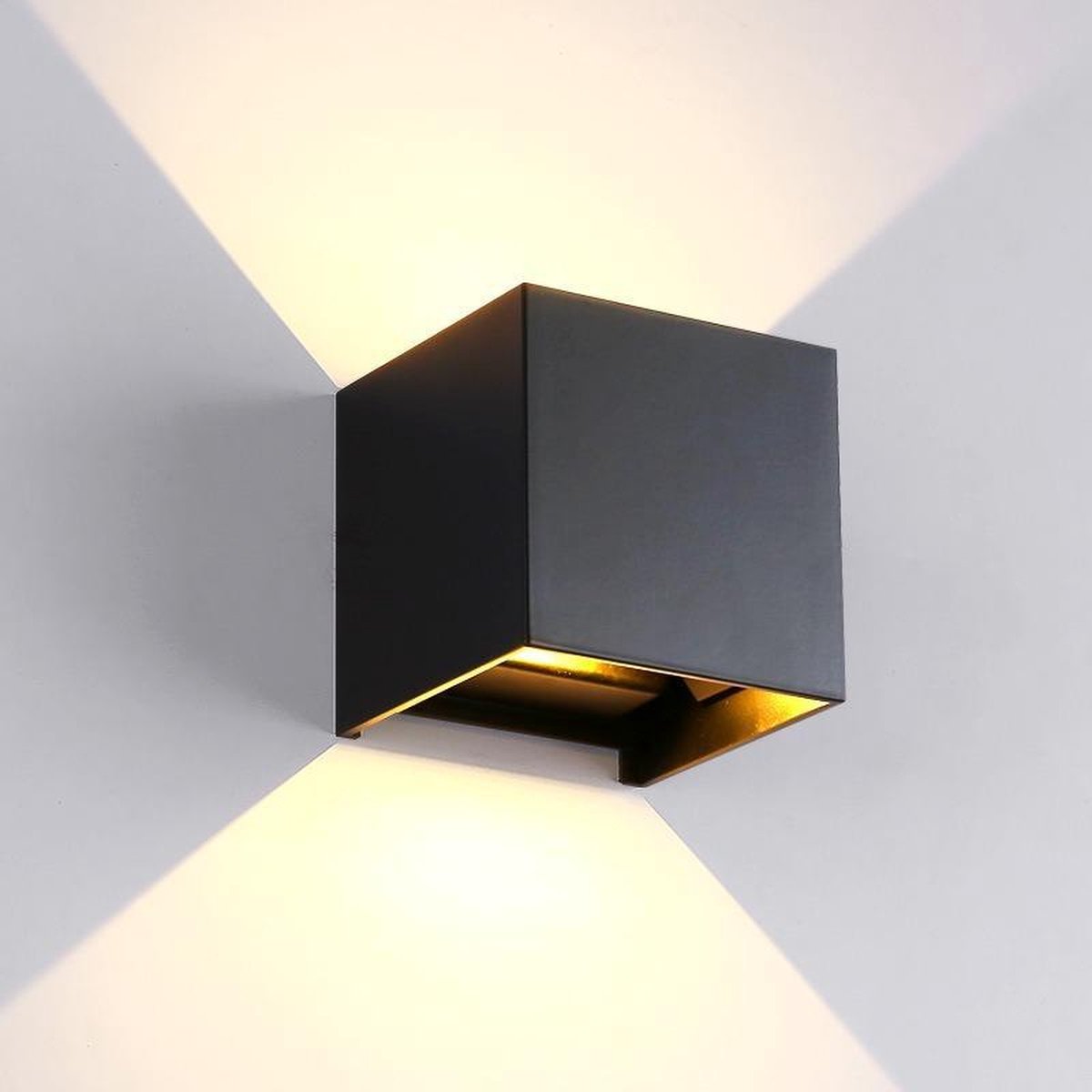 Wandlamp – kubus lamp – voor binnen en buiten – zwart – industrieel – led – 10×10 cm