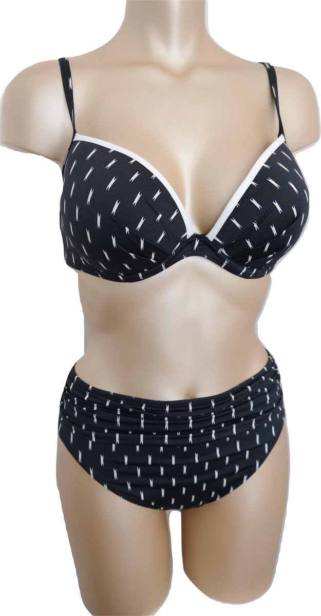 Cyell bikinitop - Silence Black - Maat 44B