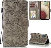 Voor Samsung Galaxy A02 / M02 (EU) Kant Bloem Embossing Patroon Horizontale Flip Leren Case met Houder & Kaartsleuven & Portemonnee & Fotolijst (Grijs)