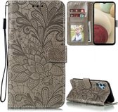 Voor Samsung Galaxy A32 4G Lace Flower Embossing Pattern Horizontale Flip lederen tas met houder & kaartsleuven & portemonnee & fotolijst (grijs)