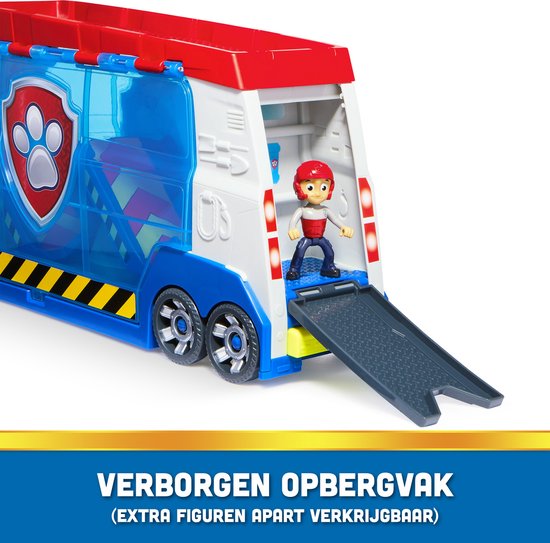 De achterkant van de PAW Patrol Patroller met een verborgen opbergvak en Ryder met zijn rode ATV.
