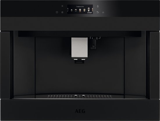 Zwarte inbouw koffiemachine AEG met een touchpanel waarop 'Cappuccino START' staat.