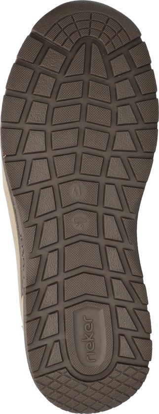 Buitenkant zool van een bruine Rieker sneaker.