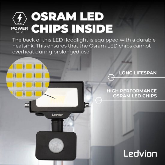 Projecteur LED noir avec détecteur de mouvement, équipé de puces LED Osram.