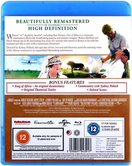 Achterkant Blu-ray-hoes van Out of Africa, met scènes van een leeuw en mensen, een vliegtuig, en bonusfuncties. Met leeftijdsclassificatie 12.