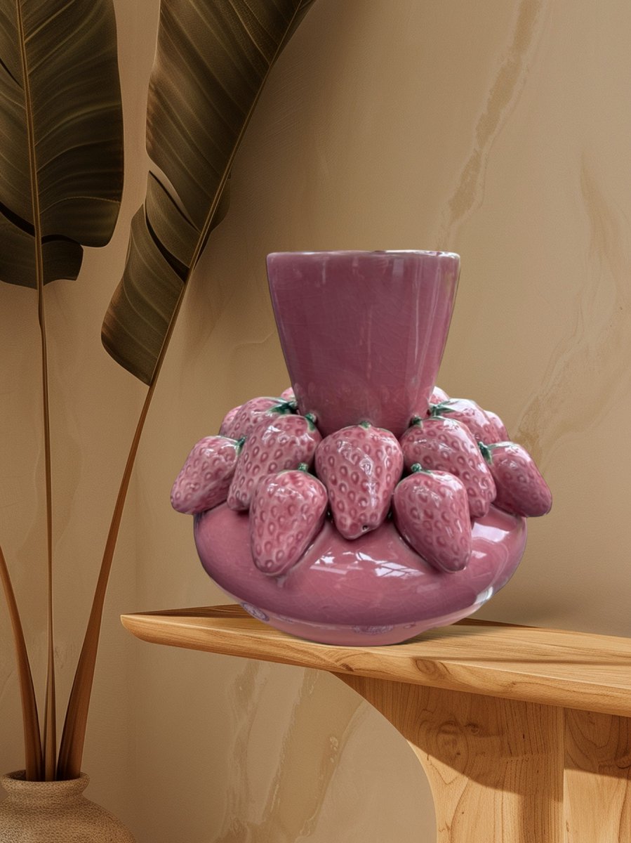 Roze aardbeivaas