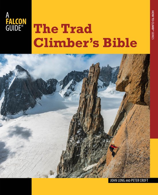 Een klimmer in een rood shirt beklimt een rots met een besneeuwde bergketen op de achtergrond. De titel luidt 'The Trad Climber's Bible'.