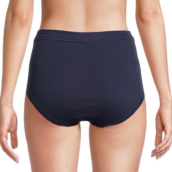 Achterkant van donkerblauwe katoenen slip met een hoge taille en elastische band.