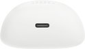 Onderkant van witte oplaadcase met USB-C poort.