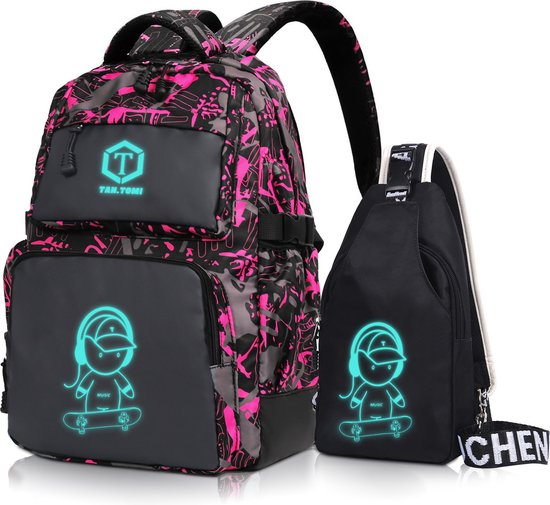 Zwarte rugzak met roze/grijze camouflageprint en een zwarte crossbody tas. Beide met oplichtende skateboarder-motieven.