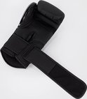Zwarte boksring met verstelbare klittenbandsluiting en mesh details.