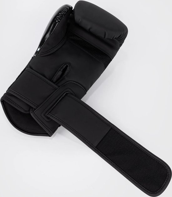 Zwarte boksring met verstelbare klittenbandsluiting en mesh details.