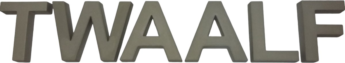 Betonnen letters. Huisnummer TWAALF 20 cm hoog
