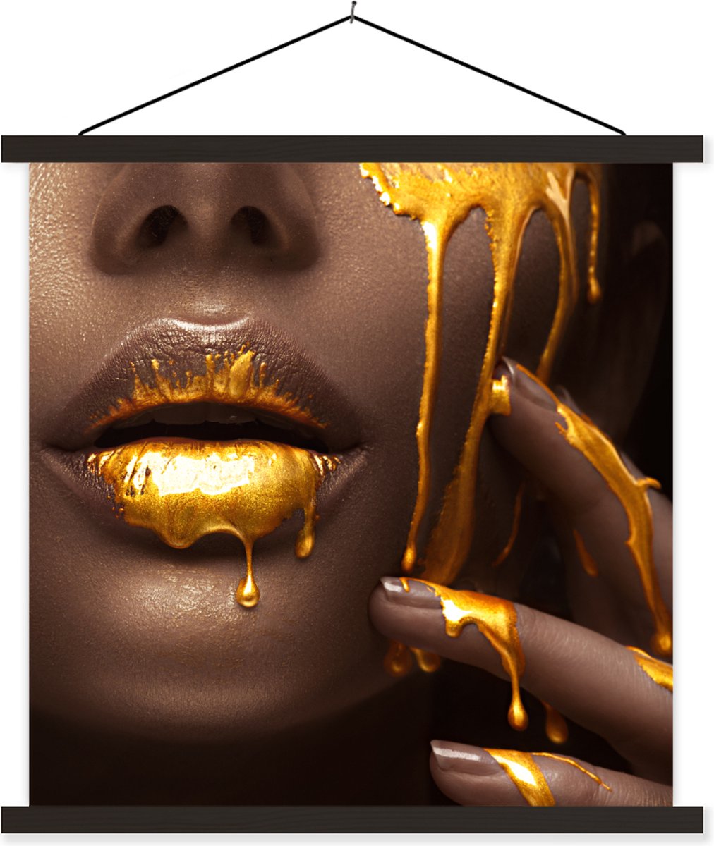 Posterhanger incl. Poster 60x60 cm - Schoolplaat - Goud - Vrouw - Verf - Lippen - Luxe - T