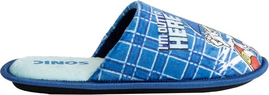 Blauwe pantoffel met ruitpatroon en Sonic the Hedgehog print. Tekst 'I'M OUTTA HERE'.