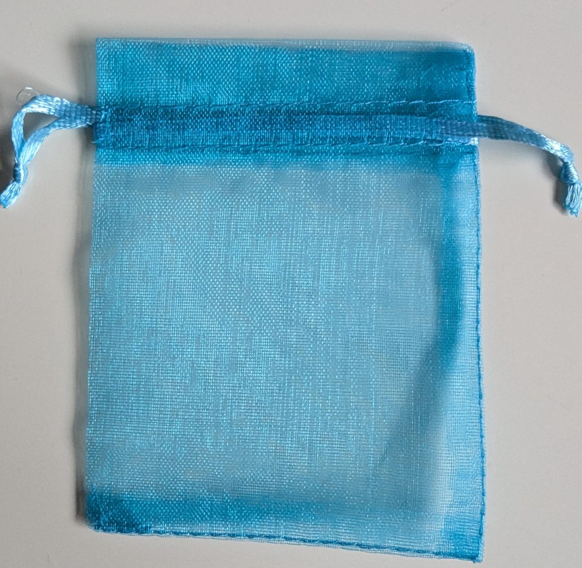 Organza zakjes - Mooi - 7 x 9 cm - 20 stuks – Prachtig – Delicaat – Snoep – Sieraden – Kleine cadeautjes – Decoratie – Feesten – Geschenkjes –gemengde kleuren / AZUUR R