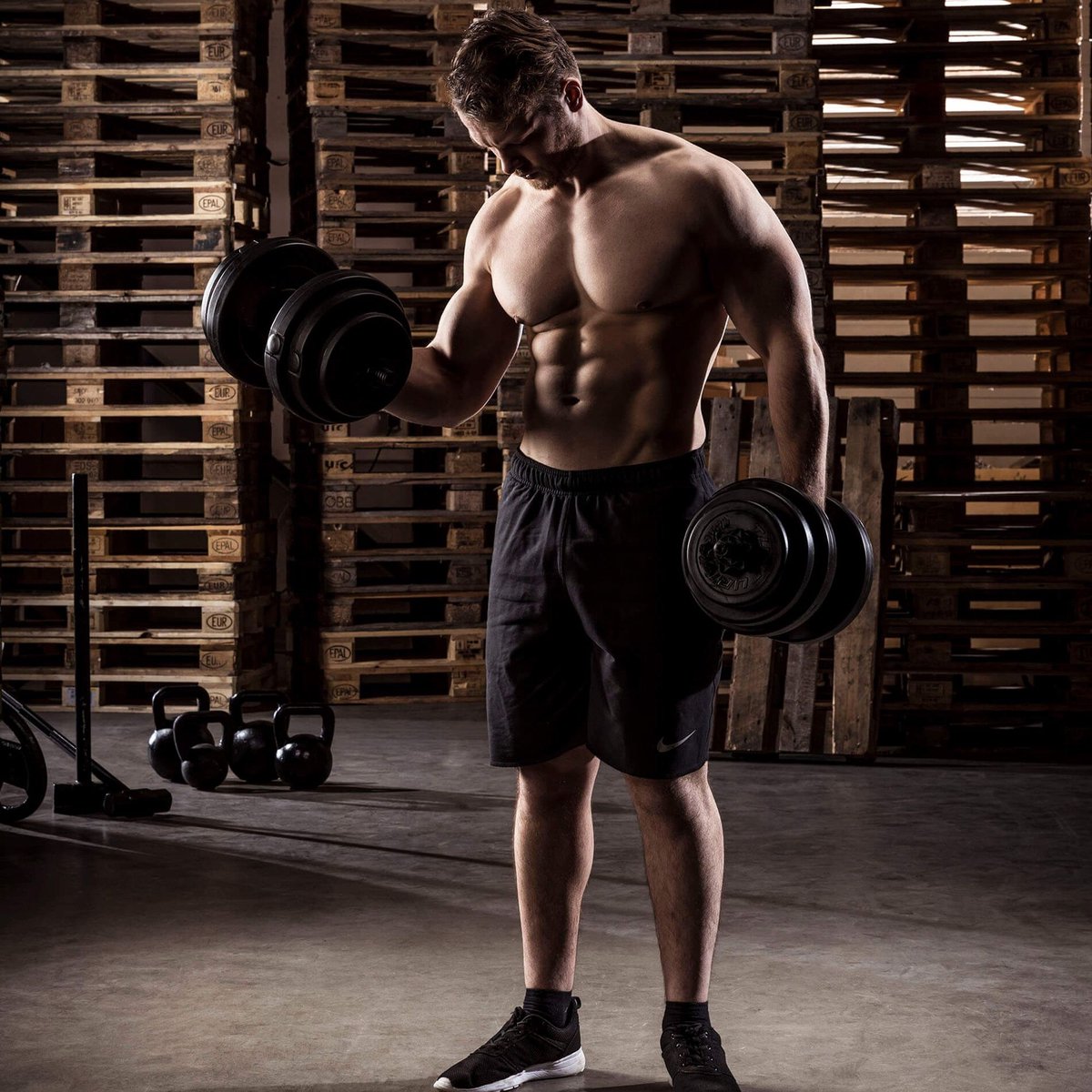 Tunturi Dumbbellset - Halterset - Totaal 15 kg - Zwart Vinyl - Incl. gratis fitness app – foto 2