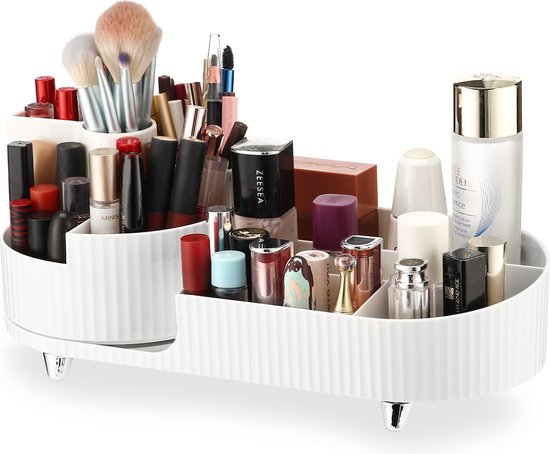 Bel organisateur de maquillage blanc épuré sur quatre pieds argentés, rempli de divers cosmétiques tels que rouge à lèvres, pinceaux et lotions.