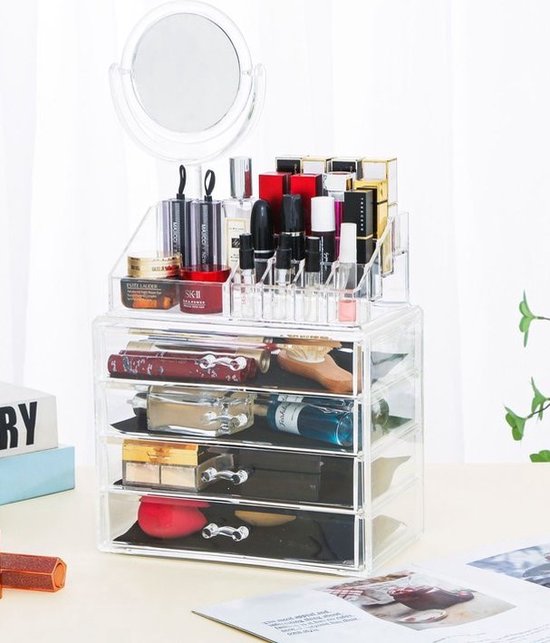 Yalangoch Anna Semenovich becerdin oladi va u xoroz sorish uchun yaxshi koradi Lupe porno video onlayn