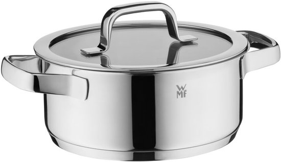 Zilverkleurige RVS pan met glazen deksel en handvatten, logo WMF zichtbaar.