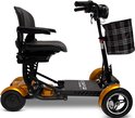 Zijzicht van een gouden opvouwbare scootmobiel met vier wielen, zwarte zitting en mandje.