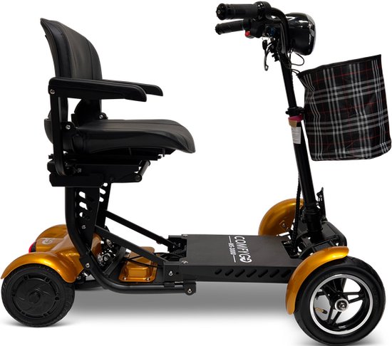Zijzicht van een gouden opvouwbare scootmobiel met vier wielen, zwarte zitting en mandje.