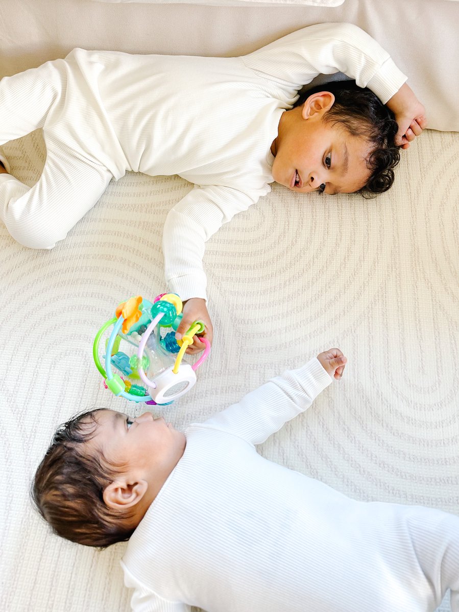 Playgro- Spelen en leren bal - Baby bal - Baby Speelgoed - Educatief baby speelgoed - Speelgoed Baby - Activity centre - Rammelaar - Activiteiten speelgoed - Cadeau - stimuleert ontwikkeling — afbeelding 2