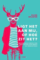 Ligt het aan mij, of hoe zit het? Boekcover met een hert met bril en gestreepte trui, rode blazer.