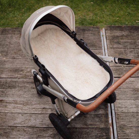 WOOOL Schapenvacht 2-in-1 Kinderwagen Buggy - WOOLA (Wit) - Inleg & Opleg - 100% Echte Schapenvacht - Klassieke Wol - Veilig, ECO & Duurzaam van WOOOL — afbeelding 2