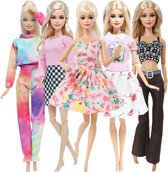 Lynn’s poppenkleertjes - Set ‘Julia’ - Geschikt voor Barbie pop - Set van 5 outfits - Kleding voor modepoppen - Cadeauzakje
