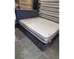 Bed met matras compleet
