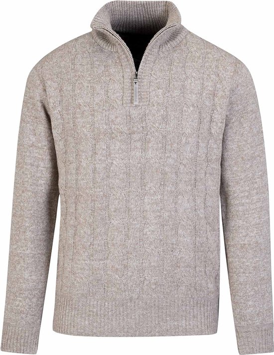 Heren beige kabel gebreide trui met halve rits, staande kraag en logopatch op de mouw.