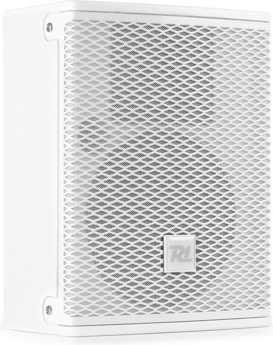Witte luidspreker met een gedetailleerde, diamantvormige grill en een logo.