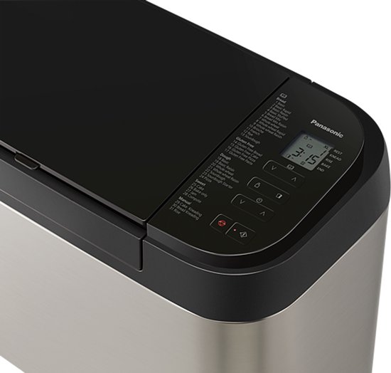 Detail van het zwarte bedieningspaneel van een zilverkleurige broodbakmachine met display.