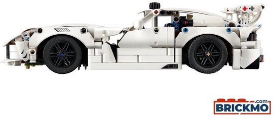 Zijaanzicht van de witte LEGO Technic Dodge Viper GTS-R sportauto met blauwe strepen, op een witte achtergrond.