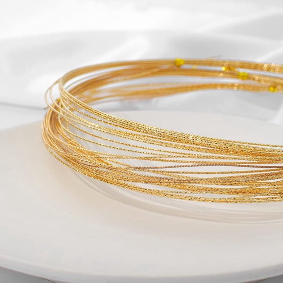 Dunne Kralendraad voor het Maken van Sieraden, Ideaal voor Armbanden, Oorbellen en Kettingen - Goudkleurig 1m x 1mm