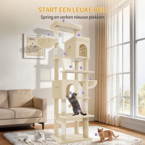 Beige kattenboom met veel speel- en klimmogelijkheden, inclusief manden en holletjes. Katten spelen op de krabpaal.