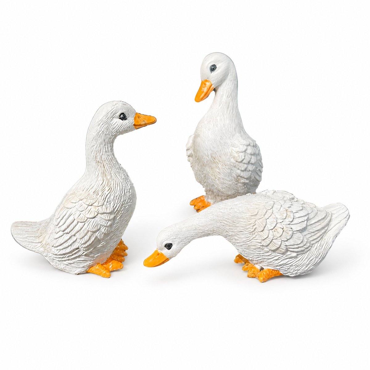 Gloovon Ganzenbeeldjes Set van 3 - Gedetailleerde Ganzen Decoratie voor Binnen - Miniatuur Beeldjes voor Vensterbank of Woonkamer - Kunsthars - Wit/Oranje
