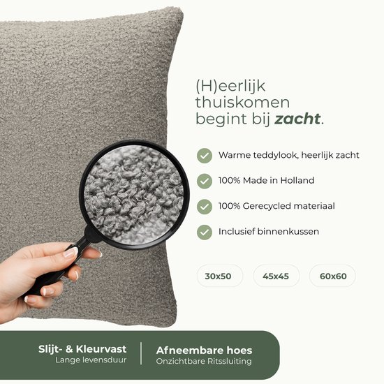 Grijs teddy kussen met vergrootglas dat de textuur toont. Kussen is slijt- en kleurvast.