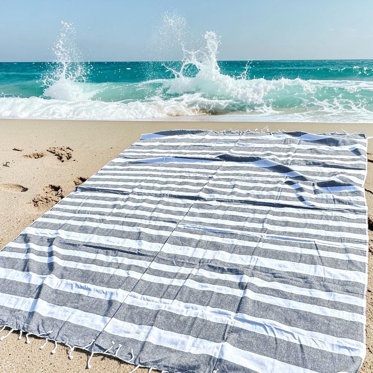 Lindian style - XL strandlaken - Super groot strandlaken - Grijs wit gestreept - extra groot strandkleed - 210x235