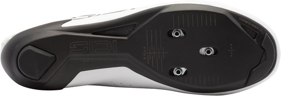 Onderkant van de witte Sidi wielrenschoen met een stijve zwarte carbon zool en montagepunten.