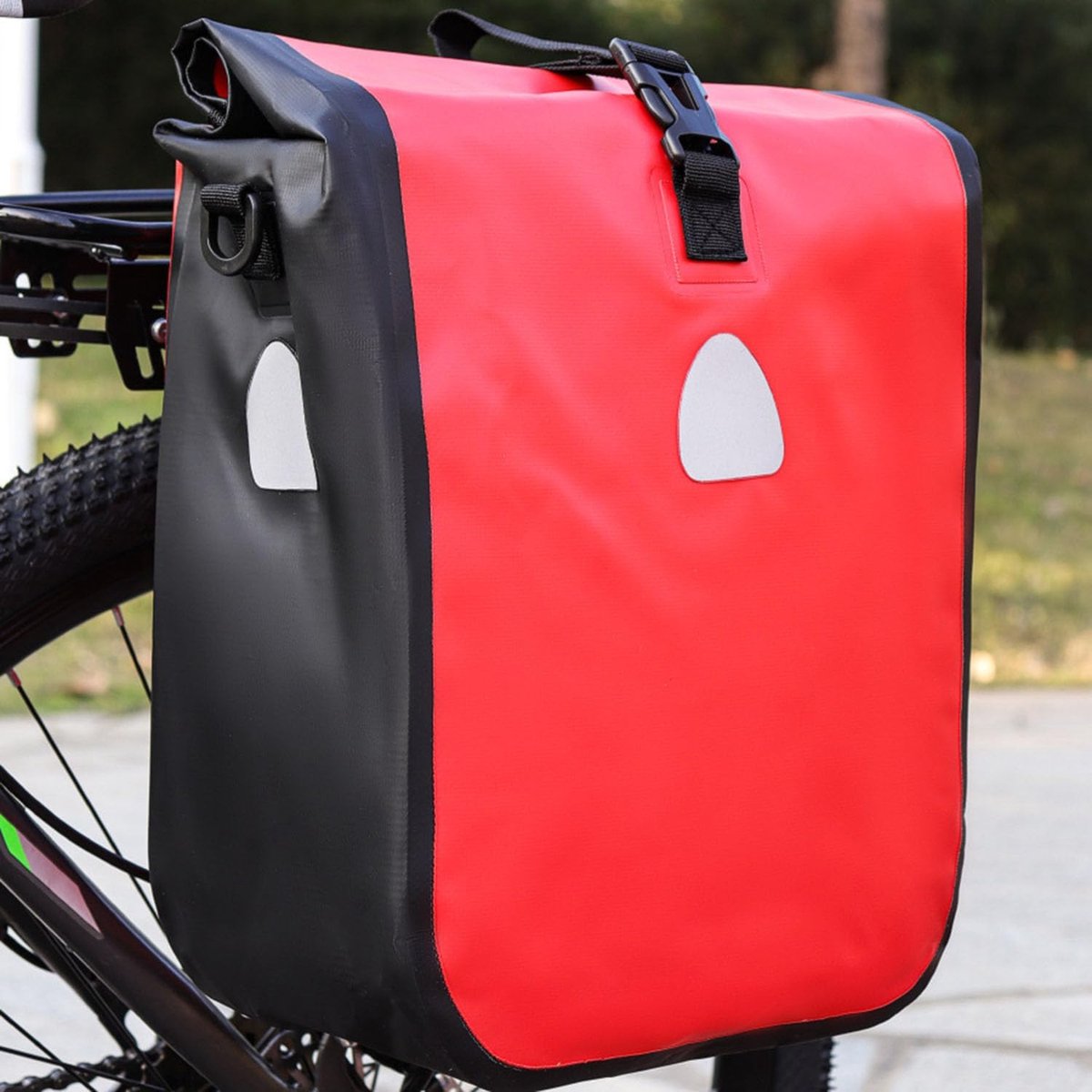 Fietstas Achterdrager - Bagagetransport Tas - Fietsen Met Bagage - Waterdicht PVC Materiaal - 15 Liter Capaciteit - Rood