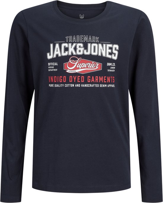 Donkerblauw T-shirt met lange mouwen en "JACK & JONES" opdruk.