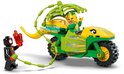 LEGO figuur Spidey met webben, naast een groene en gele dinosaurusmotor met een LEGO figuur met groene kleding.