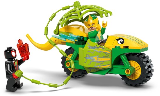 LEGO figuur Spidey met webben, naast een groene en gele dinosaurusmotor met een LEGO figuur met groene kleding.