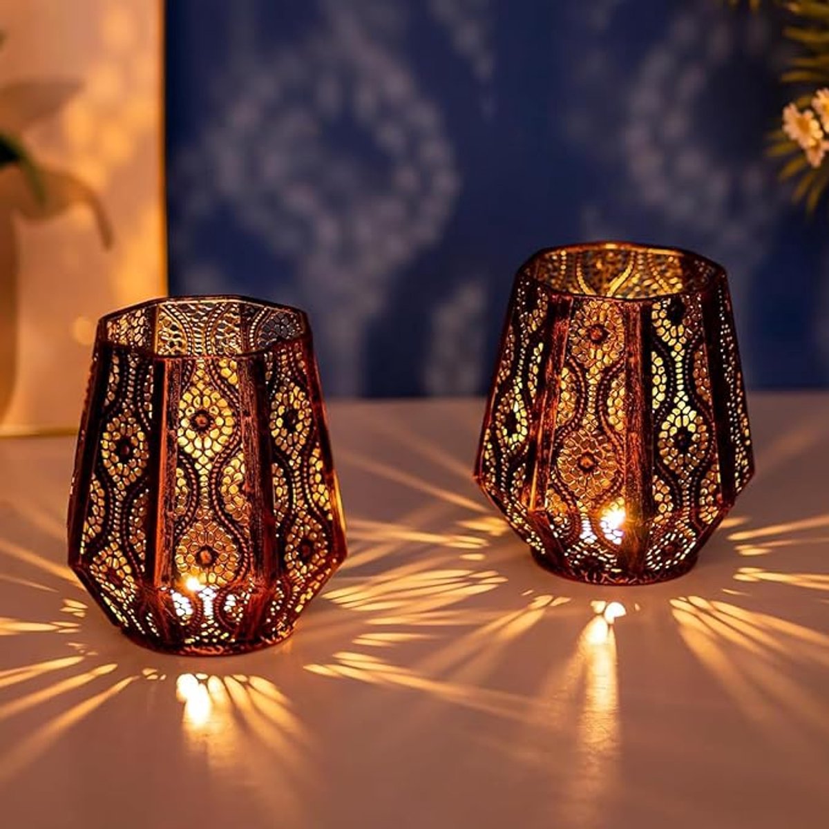 Oosterse Lantaarn Windlicht Brons - Set Van 2 Metalen Kaarshouders - Sfeervolle Lantaarn Voor Stompkaarsen En Theelichtjes - Tafeldecoratie Voor Woonkamer, Balkon, Slaapkamer En Feestdagen