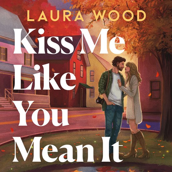 Boekomslag van 'Kiss Me Like You Mean It' met een stel dat elkaar kust op een herfstachtige dag.